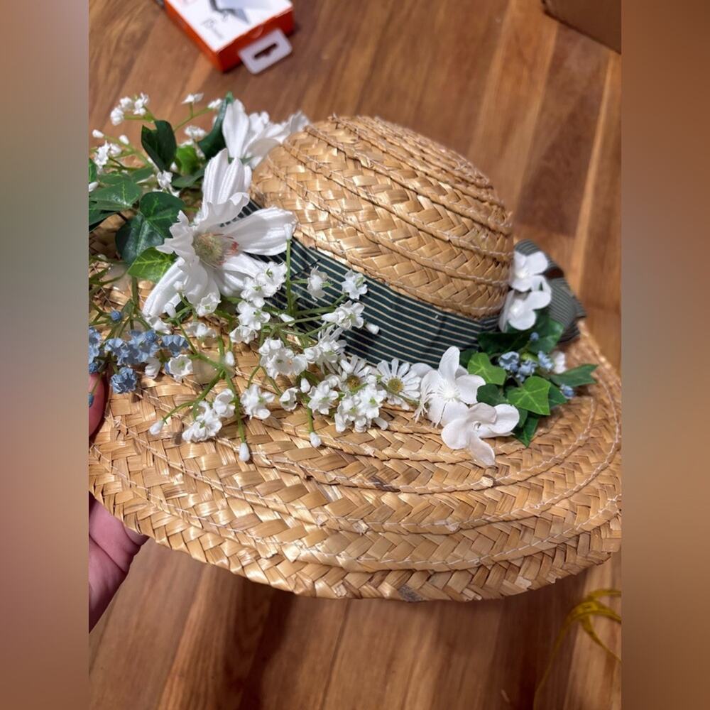 Cottagecore straw hat with floral and ribbon trim - Picture 9 of 11
